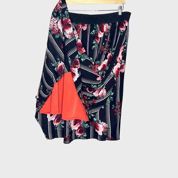 LuLaRoe Lola Skirt - Black White Striped Floral Design NWOT - Picture 3 of 9